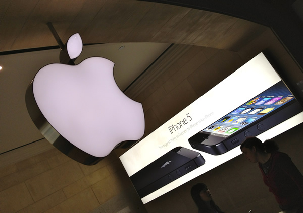 アップルのニッポン植民地経営の深層（2）<br />キャリアを悩ます“iPhoneブルー”<br />アップル・通信会社支配の裏側