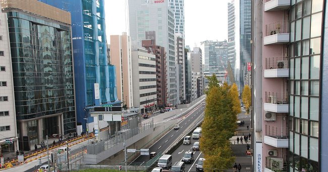 六本木通りを1車線分利用して渋谷入り口がオープン
