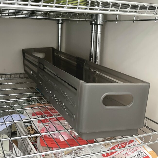 「何度購入したかわからない」3COINSの“置きたい場所にフィットする収納”キッチンのごちゃごちゃがスッキリ片付いた！「とても重宝しています！」「嬉しいサイズ感」