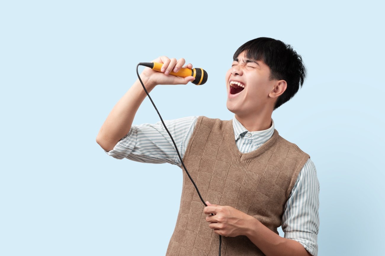 「正直、盛り下がる…」嫌われる上司がカラオケで入れる曲の1つの特徴