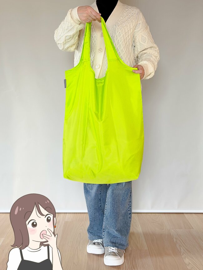 「追加で2個買った」ダイソー姉妹店の“畳まなくていいエコバッグ”が便利すぎる!「めちゃくちゃ軽い」「コンパクトでポケットにも入る」