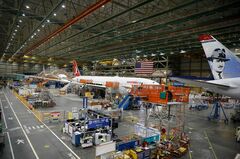 ボーイング「787ドリームライナー」納入、早くても10月末に