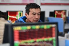 中国株の深刻な低迷、政治問題に