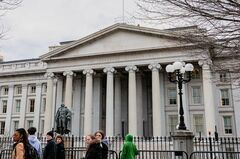 米国債利回り、利下げ観測でもなぜ上昇するのか