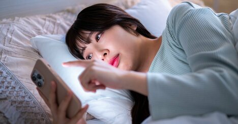 なぜ私たちはスマホばかり見てしまうのか？