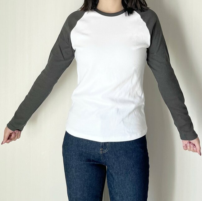 「全色欲しくなる」「何回も購入しています」ユニクロの“1290円トップス”ロングシーズン着回せてコスパいい！「夫にスタイルが良く見えると言われました」