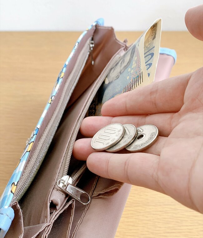 【しまむら】お薬手帳と診察券45枚がスッポリ！1089円の「ポケットたくさんケース」昭和レトロなデザインがたまらない！《購入レビュー》