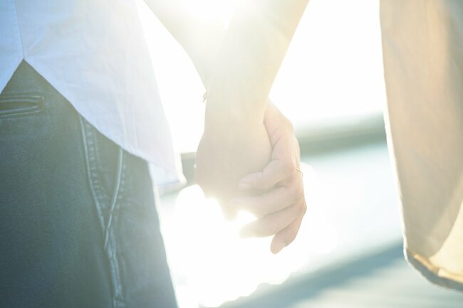 障害者手帳でも白杖でもない…36歳で突然の失明、“見えない世界”で幸せを取り戻した「小さなぬくもり」