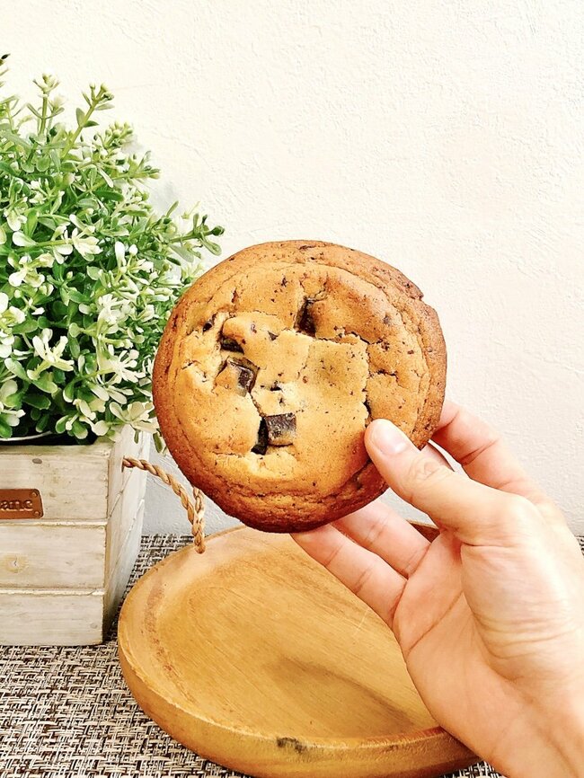 「セブンイレブンで一番うまい商品」お店で焼いた“500kcal超えクッキー”背徳感たっぷりでウマすぎる！「これ今年ずっと食うかも」「多分20枚はもう食ってる」