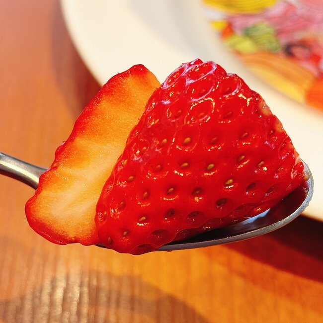 「どこをすくっても驚きの美味しさ」ロイヤルホストの“苺づくしデザート”が幸せの塊すぎる！「美味しすぎて泣きそうになっちゃった」「なんぼでもいけますわ」