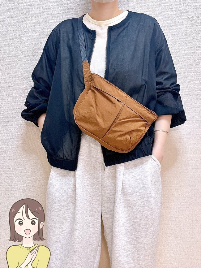 「全色買いました」ユニクロの“1990円ミニバッグ”見た目以上の収納力で大助かり！「求めていたサイズ感」「安価でガシガシ使える」