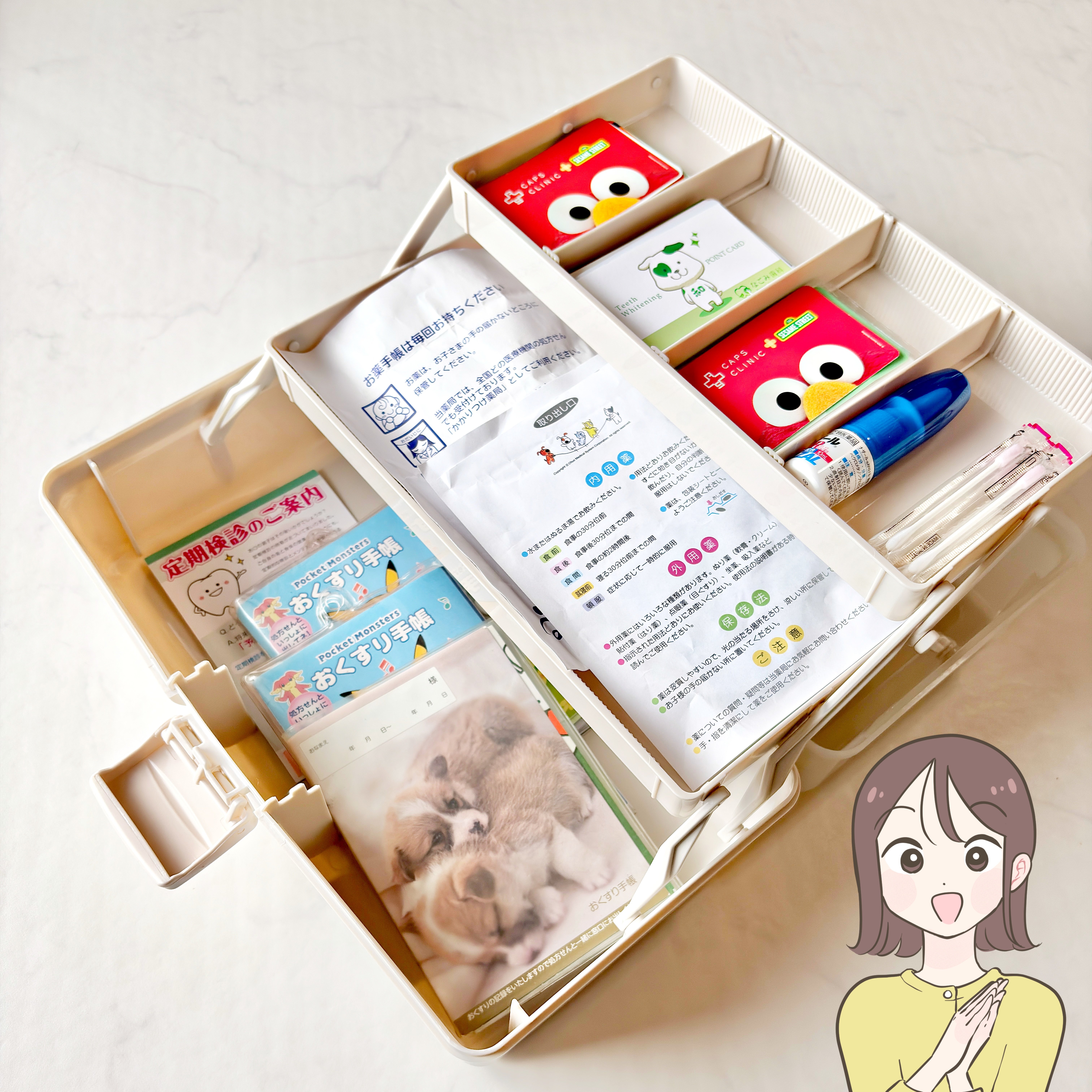 診察券が92枚も入った！3COINSの“中身がひと目でわかるケース”お薬手帳や処方薬もたっぷり入って便利！「3個目の購入です」「ガバッと開くので探しやすい！」