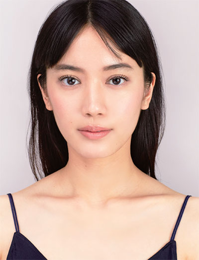 一重、奥二重の人にも似合う!ナチュラルメイクなのに目が大きく見える、基本のアイメイク今どきの、マスカラの塗り方