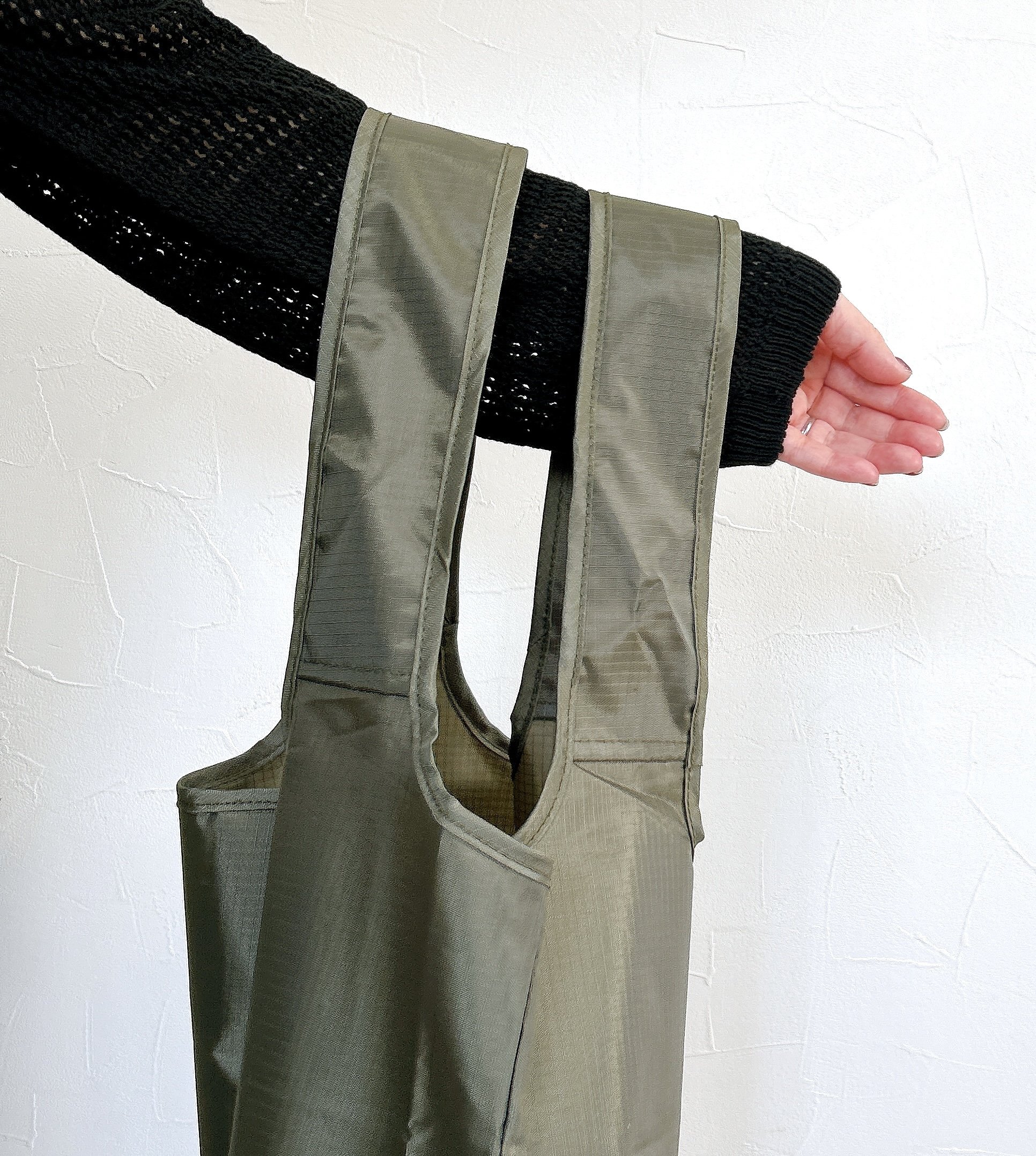 「お米を持って帰ってもやぶれない」3COINSの“25kg入るエコバッグ”が強すぎる…！「肩にかけても痛くない」「ディズニーで大活躍」