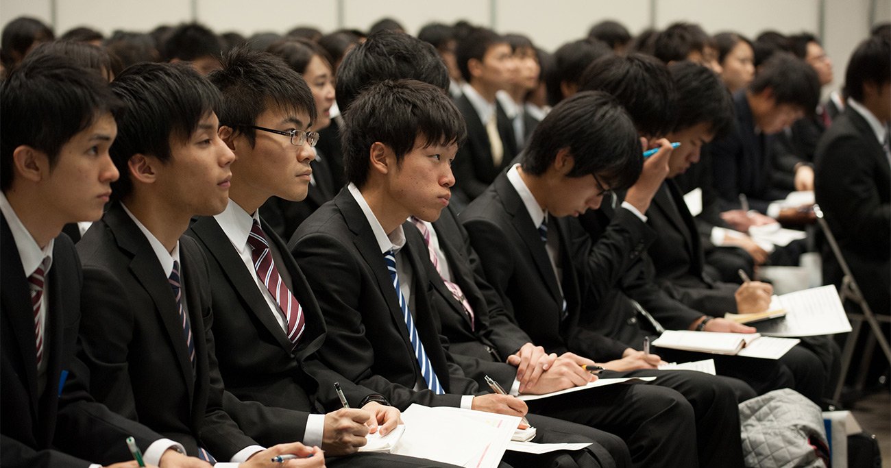 就職人気企業ランキング2019【文系男子】伊藤忠が初の1位