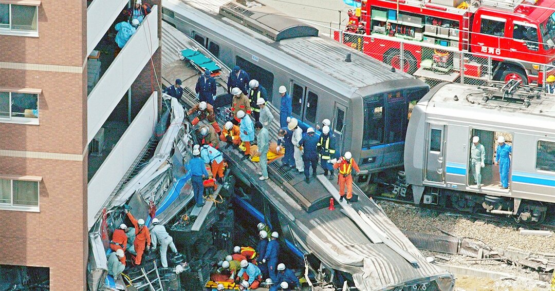 2005年に起きた福知山線脱線事故時、社員に対する制裁的な日勤教育や、秒単位の厳しい運行管理が運転士の焦りにつながり、事故の遠因となったと批判を受けた。その反省はどこまで生かされているのだろうか