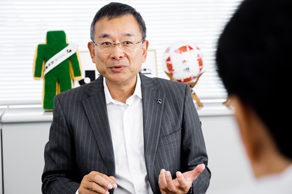 サッカーはミスが支配する。理不尽なビジネス社会と重なる