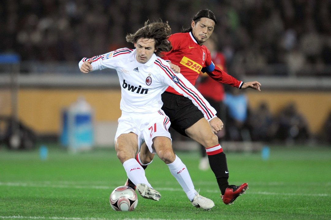 2007年12月13日、横浜国際スタジアムで行われたFIFAクラブワールドカップ準決勝のカードは浦和レッドダイヤモンズ VS ACミラン。そこでアンドレア・ピルロ選手にプレッシャーをかける鈴木啓太選手