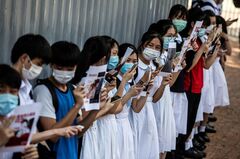 香港の教師に解雇・懲戒の危機　自由主義者が標的に