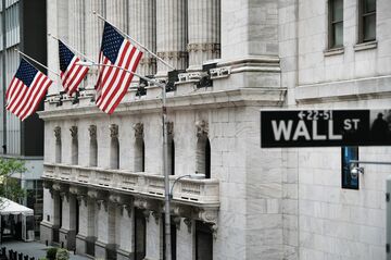 NYダウ680ドル安、CPI上昇で金利に先高観