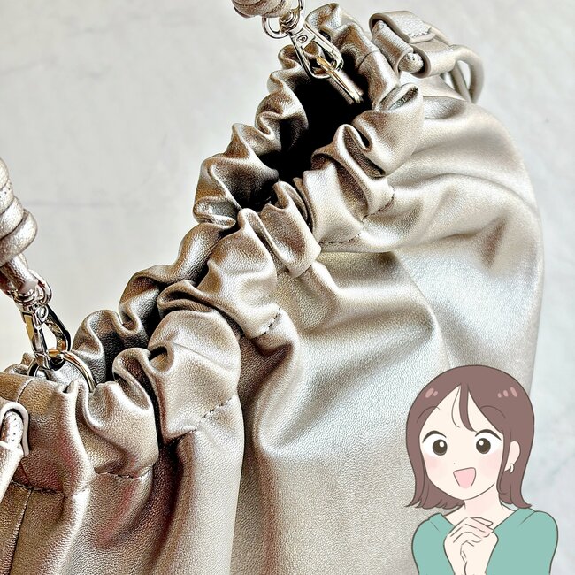 「全カラーリピ買いしました」ハニーズの“めちゃ軽バッグ”長財布やペットボトルがすっぽり入って使いやすい！「柔らかい素材で大容量」「開け閉めもラクです」