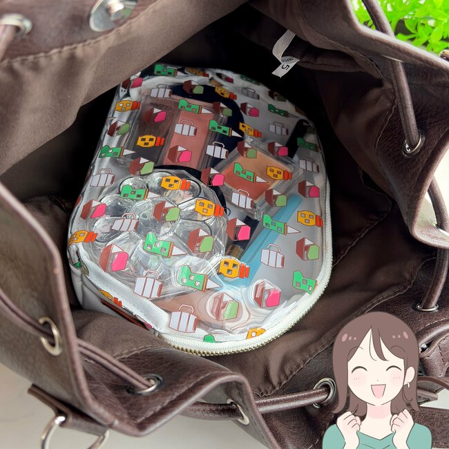 コメダ珈琲ファンが感動…!ドリンクのイラストが可愛い「クリアポーチ」カラフルで気分がアガるし、ガバッと開いて使いやすい!