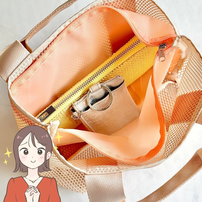 ペットボトルや長財布が入って便利！コメダ珈琲の“めちゃ軽ミニバッグ”が夏のお出かけに手放せない《購入レビュー》
