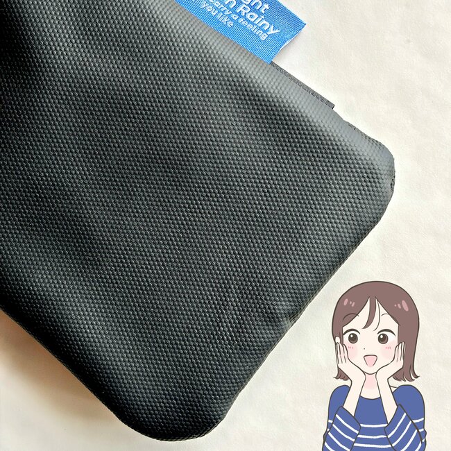 「雨の日も困らない」3COINSの“バッグの中が濡れないグッズ”が天才すぎる！「水滴を気にしなくていい」「使いやすかったので色違いで購入」《購入レビュー》