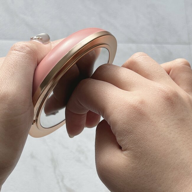 「真冬のディズニーで大活躍！」フランフランの“繰り返し使えるカイロ”マカロンみたいな形が可愛い！「思っていた以上に温かい」「両ポケットに分けて入れられる」