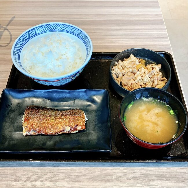 「ガチでうまい」「白米が足りなくなる」吉野家の“よくばり定食メニュー”ご飯おかわり無料が嬉しい！「ファーストフードのメニューとは思えない」《実食レビュー》