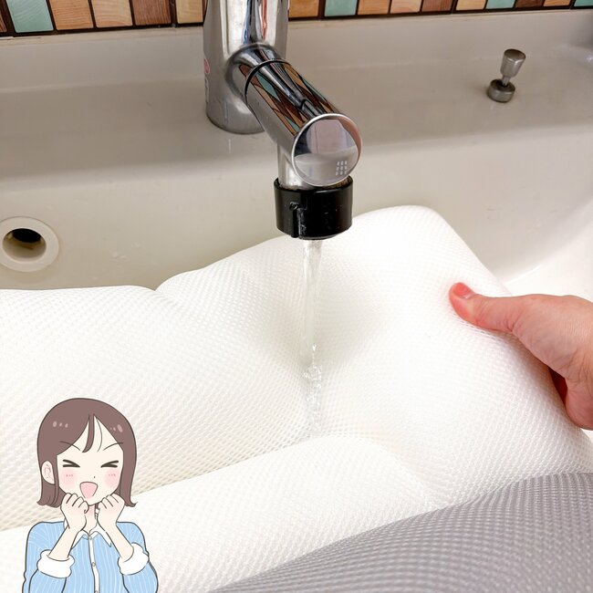 「首や肩が楽になった」ニトリの“2990円まくら”が噂通りの名品だった…！「毎朝肩の軽さにびっくり」「寝つきも良くなった気がします」《購入レビュー》