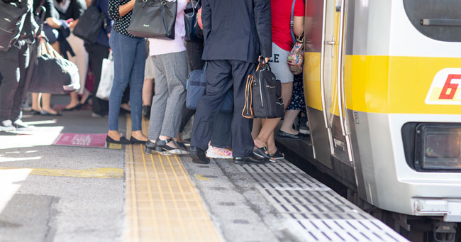 娘は毎朝、電車内で痴漢の被害に遭っていたという…