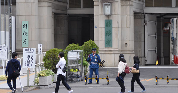 財務省が、分割して創設される「歳入庁」を足掛かりに権力奪還を目指しているとの見方も 財務省が、分割して創設される「歳入庁」を足掛かりに権力奪還を目指しているとの見方も