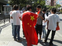 反日感情に温度差、一枚岩になれない中国<br />~上海の反日デモの現場から