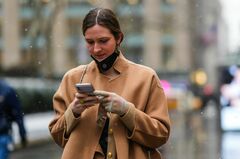 フェイスブックに見切り、消える巨額の広告収入