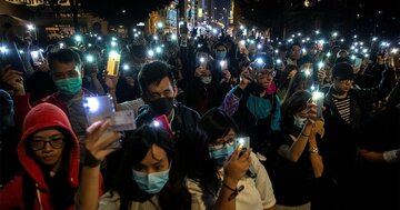 世界でデモ拡散、民衆を突き動かす怒り