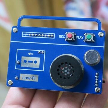 ラジカセ型のキュートなボイスレコーダーが作れる工作キット