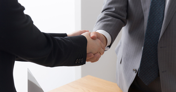海外出張や展示会で取引先に「よろしくお願いします!」と伝えるには、英語で何と言えばいい?