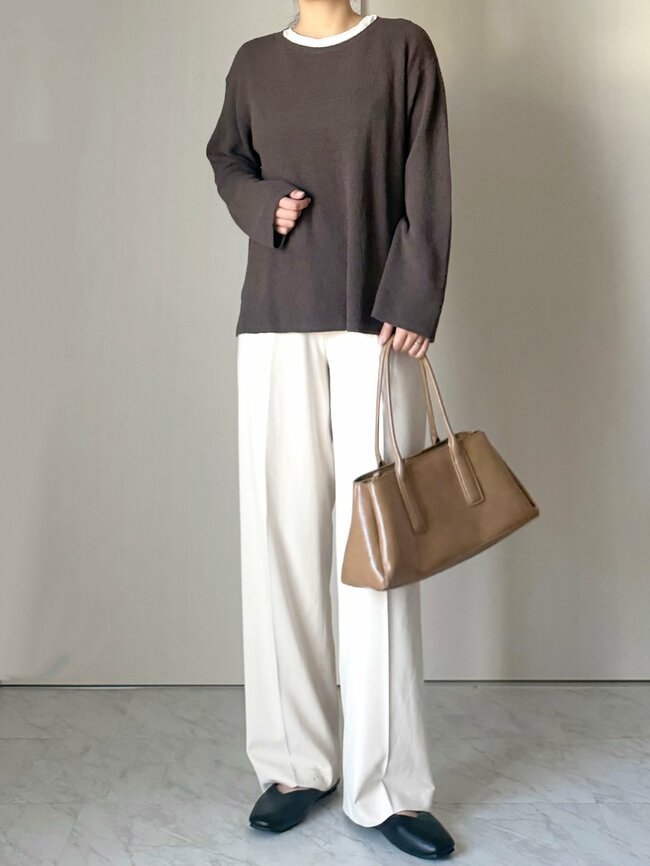 「色違いで3つ購入」グローバルワークの“1995円トップス”ゆるっとシルエットで体型カバー効果ばつぐん！「スッキリ見えます」「これからの季節にちょうど良さそう」