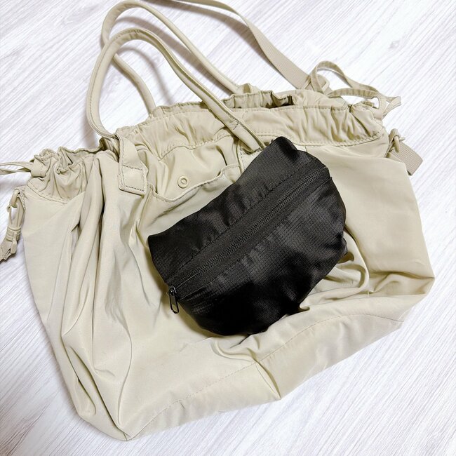 2泊分の荷物が入った!ダイソーの「ガバッと開く大容量バッグ」小さく畳めて天才すぎる!《購入レビュー》