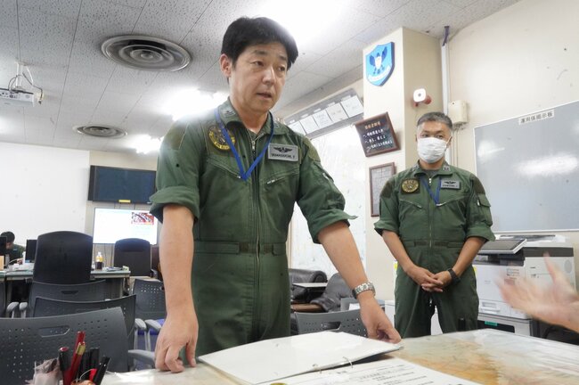 航空救難団 那覇救難隊長 2等空佐 亀澤純さん、航空救難団 那覇救難隊 飛行班長 3等空佐 山口達也さん