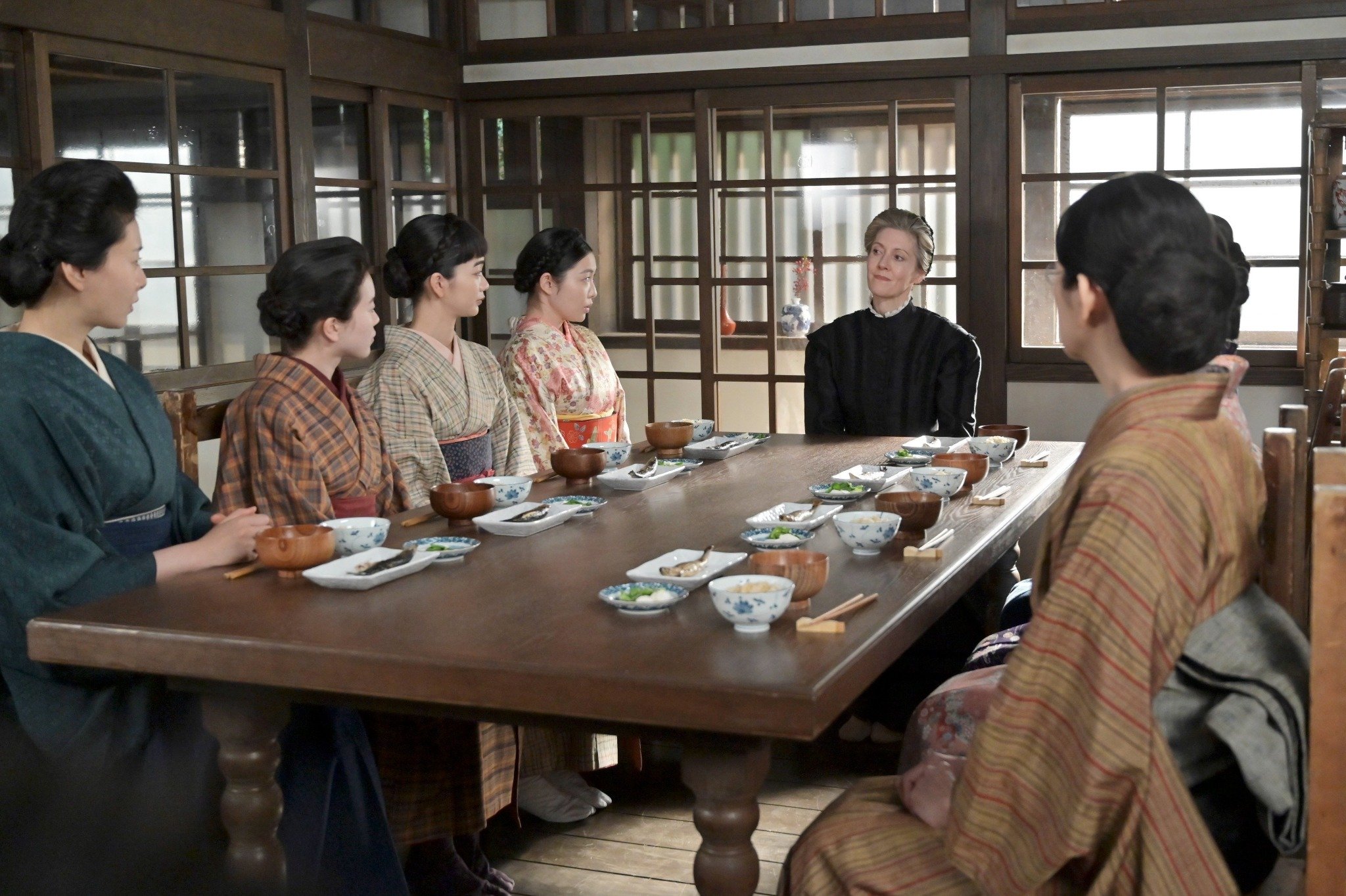 ほほ笑む飯尾和樹！地味な存在感でも「いてくれてよかった」と感じたワケ〈風、薫る第41回〉