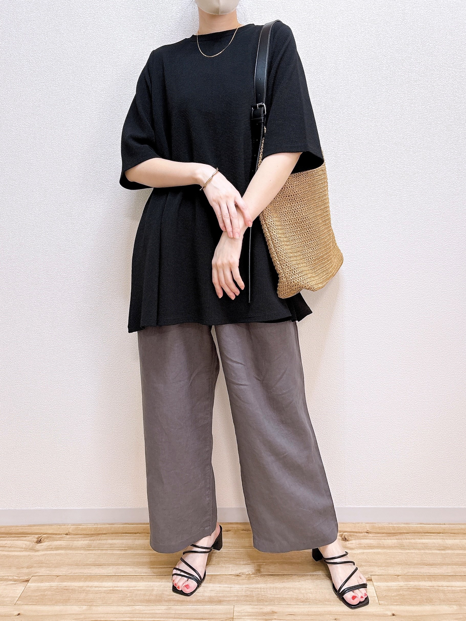 「全色買いました」無印良品の“リピーター続出ワイドパンツ”通気性バツグンで暑い日も快適！「夏のボトムはこれ一択」「毎年愛用しています」【購入レビュー】