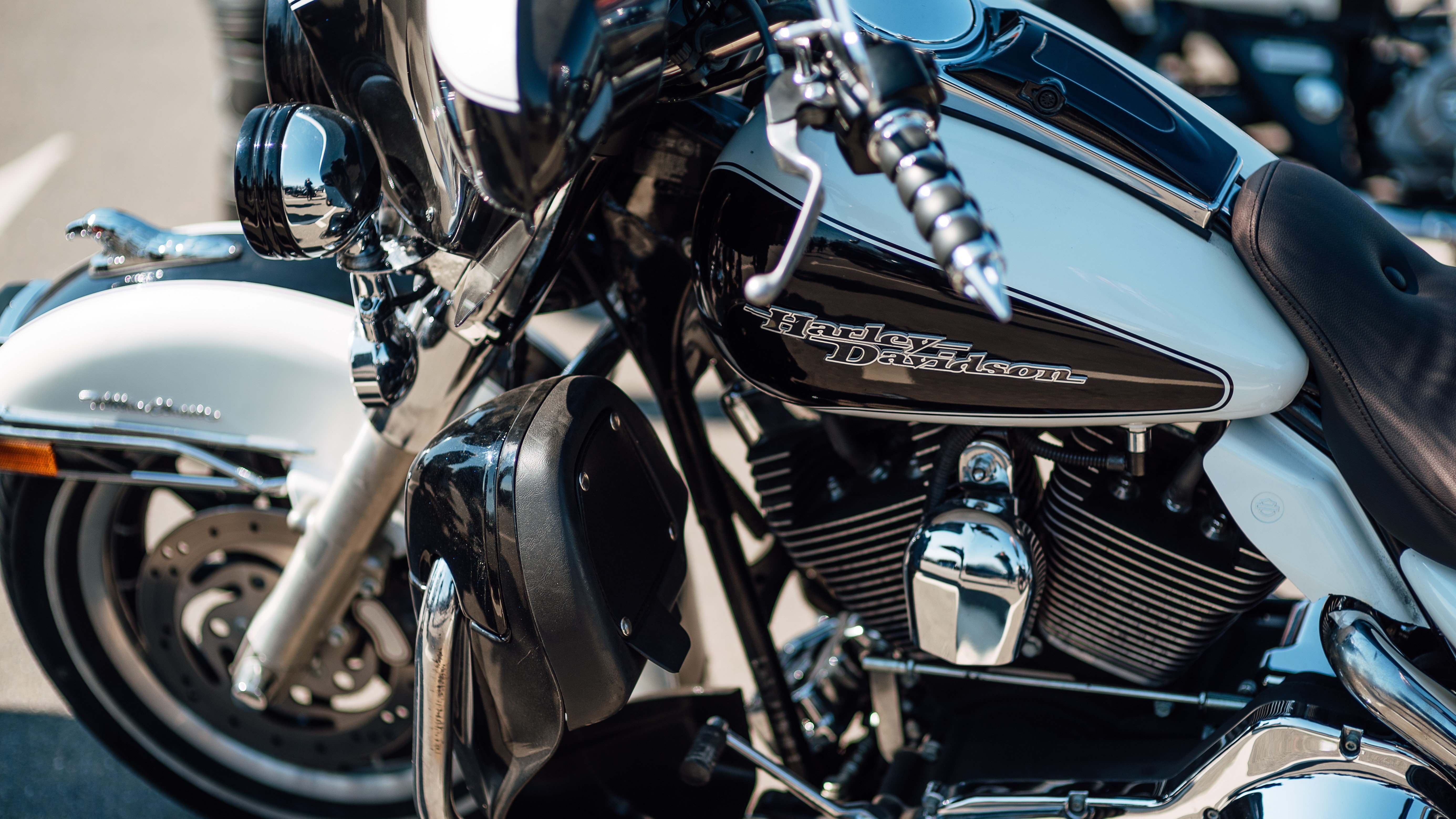 なぜひとは、バイクに乗ると「ワル」か「自由」になるのか?