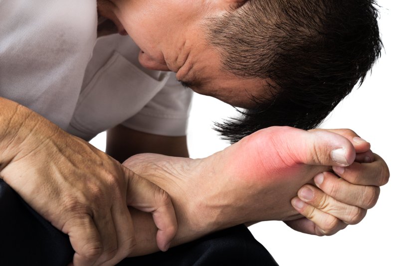 痛風が骨を破壊する!? 尿酸値7から危険です!