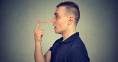 「二流の人」は自慢話を大喜びで書く。「一流の人」はさりげなく意外なことを書いている