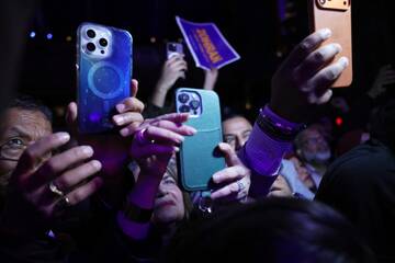 米民主党圧勝の知事選、調査機関予想が大きく外れたワケ