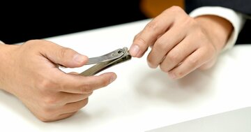 爪の状態で分かる全身の病気、横筋が入るのは何のサイン?