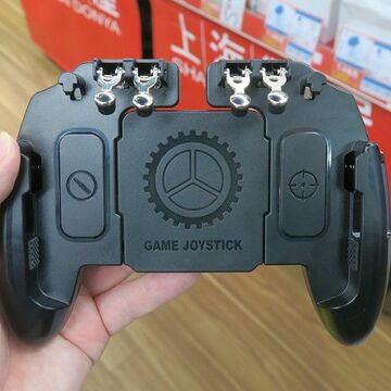 スマホゲーを6本指で操作できるゲーミンググリップ