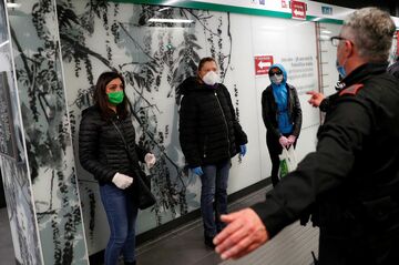 電車内の対人距離どう保つ？封鎖解除後の難題